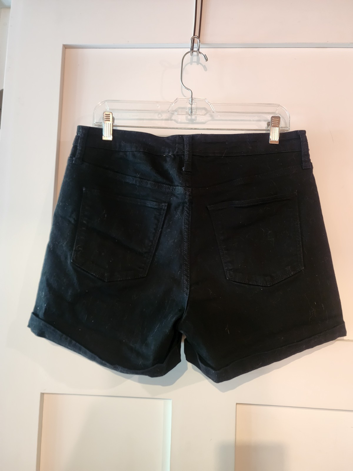 Universal Thread Women’s Black Denim Shorts High Rise Midi Size 12/31R NWOT