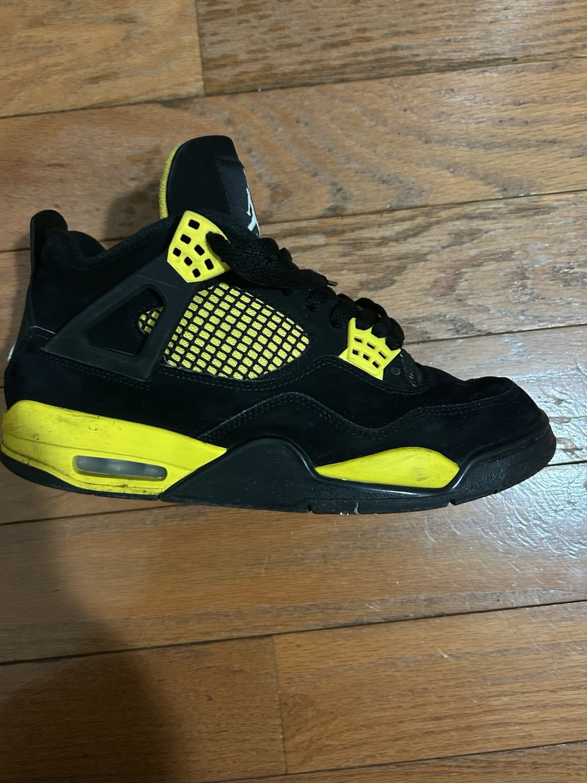 Size 9 – Jordan 4 Retro Mid Thunder
