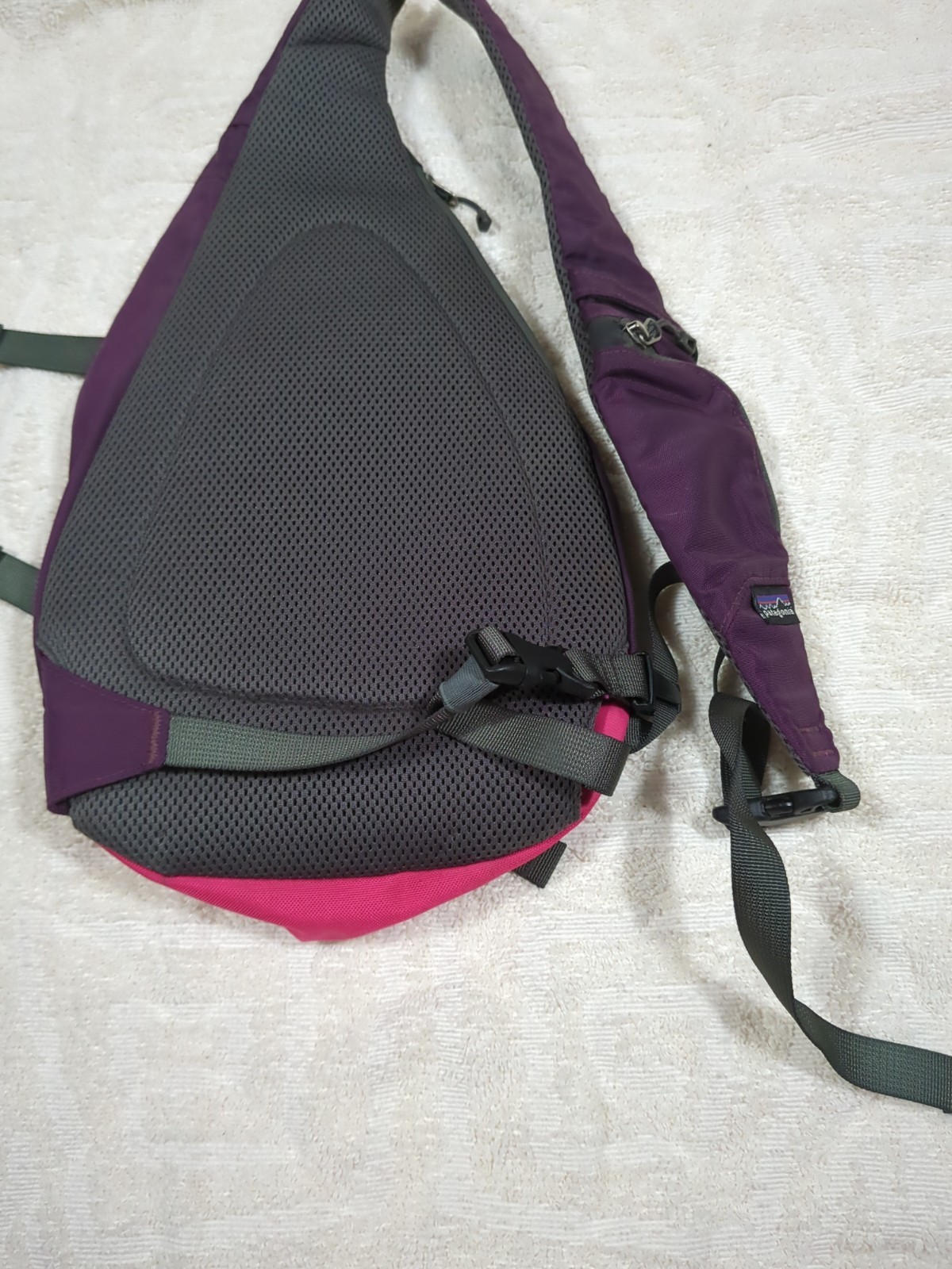 Patagonia Atom Sling 8L Sling Backpack – Padded Crossbody Bag – Purple & Pink