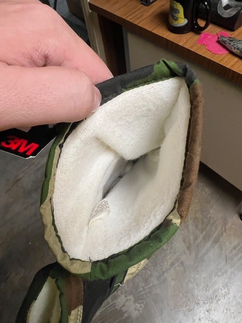 Thinsulate Brand, Thermal Insulation Gloves, Camo. Size Large.