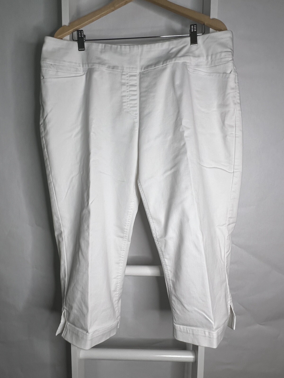 Westbound Crop Pants Woman 20W White Stretch Pockets 21 in Inseam Med Wt Fabric