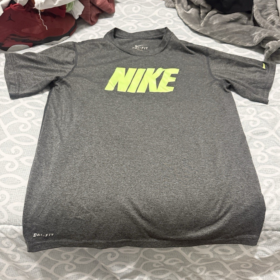 Nike Dri-FIT Kids Moisture Wicking Gray Logo Tee Shirt L Regular Fit