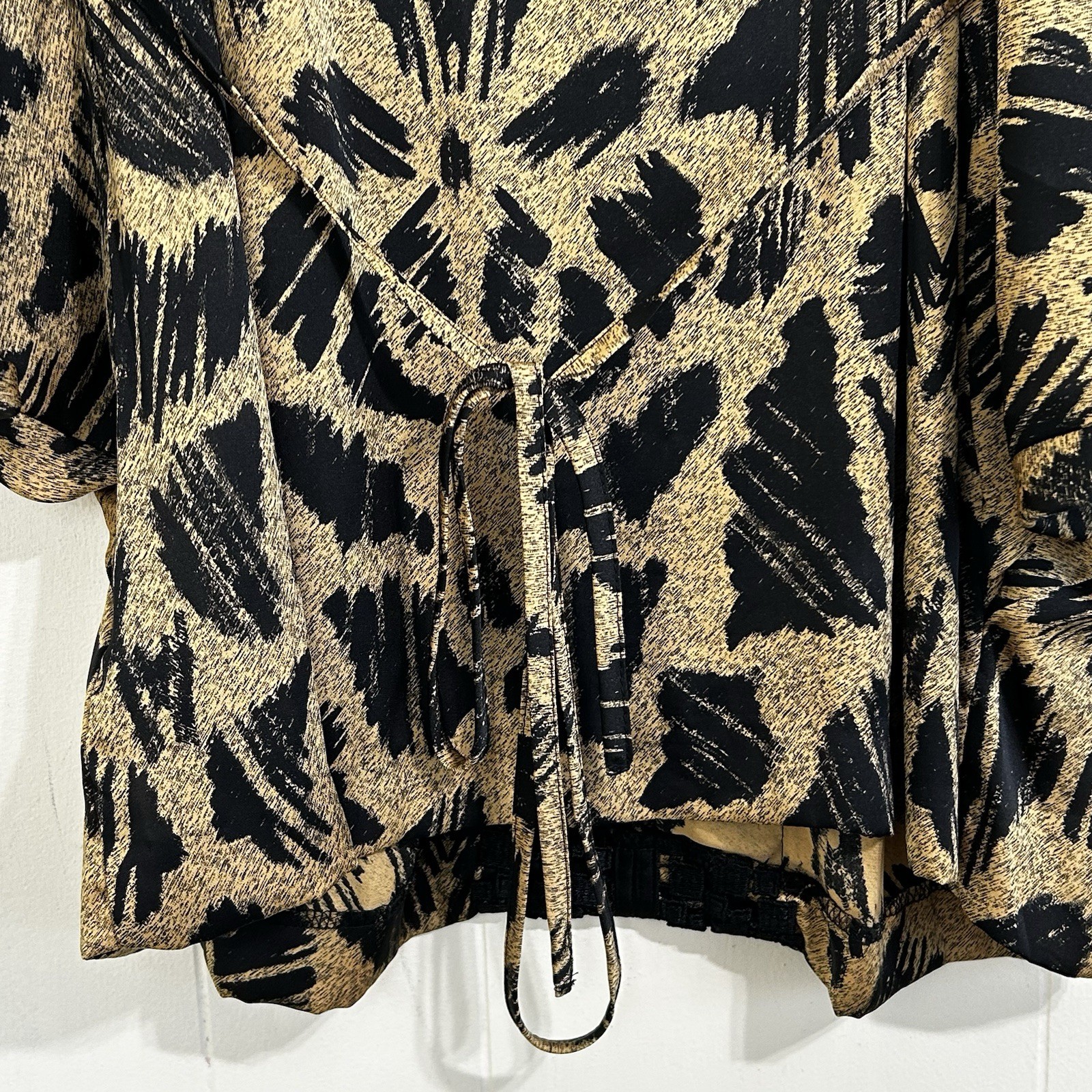 Dana Buchman Blouse Top Size Large Black Gold Animal Print Dolman Sleeve Top.