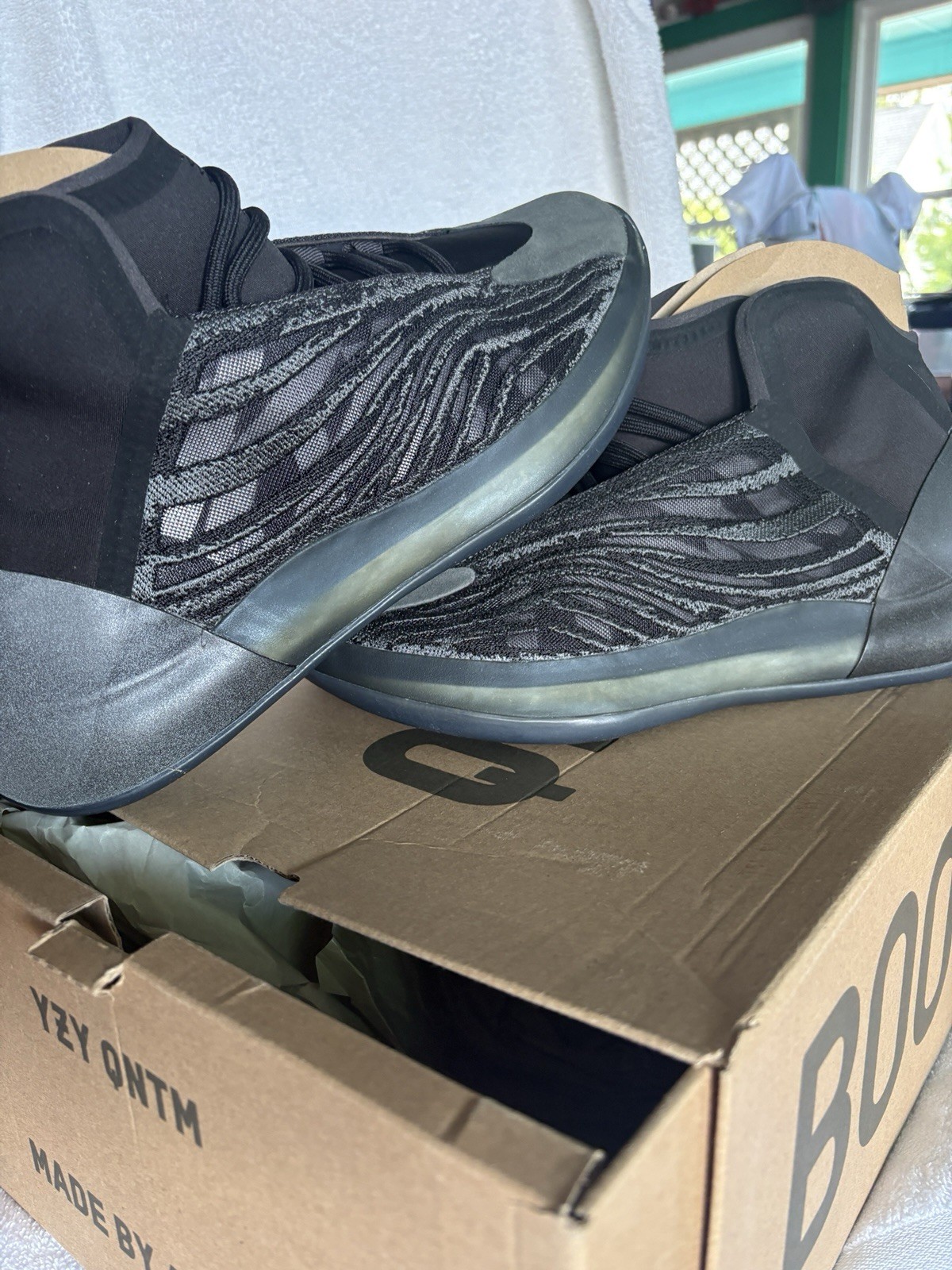 Brand new DS!! W/ Bow Size 11 – adidas Yeezy Quantum Onyx