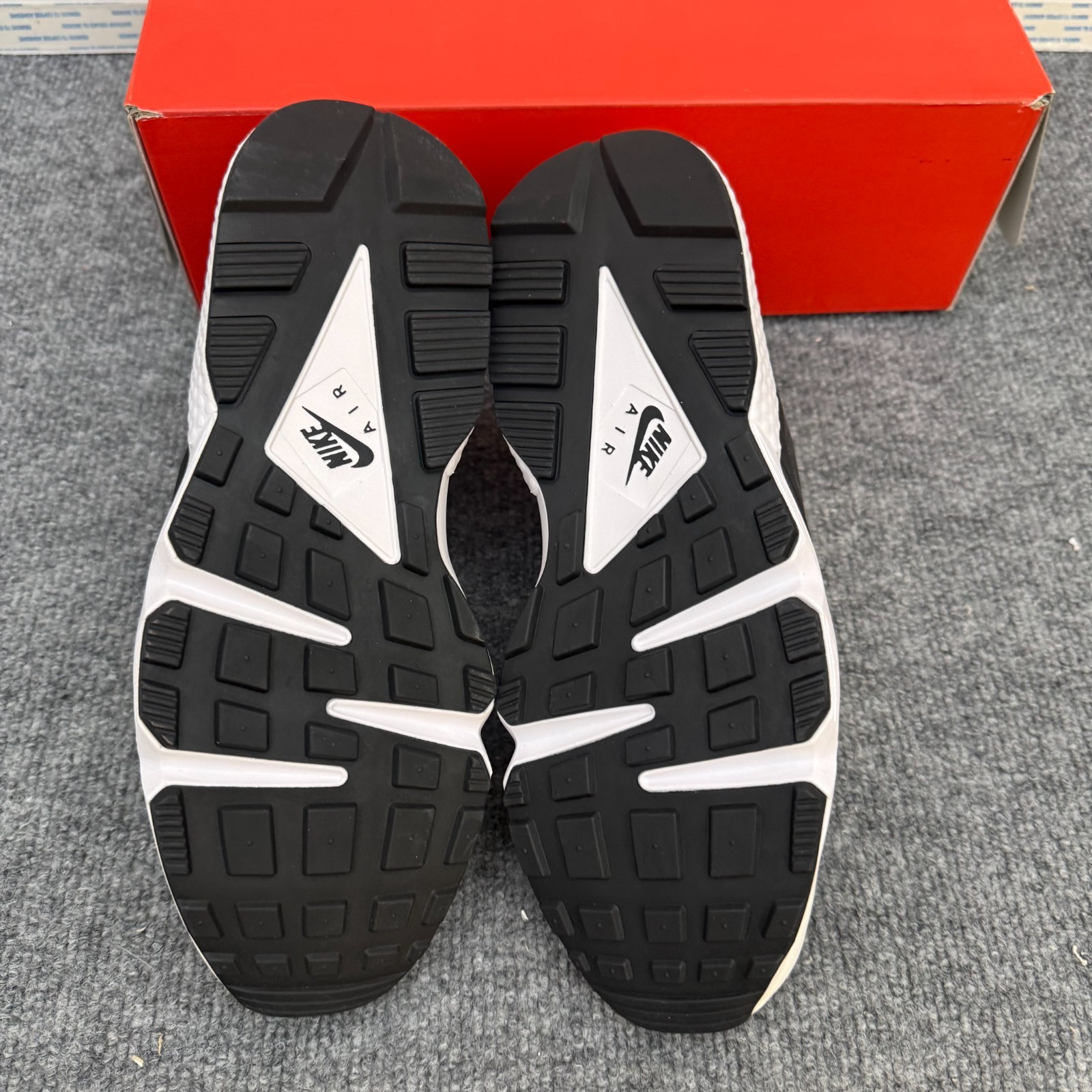Nike Air Huarache Low-Top Athletic Shoes Black/White DD1068-001 Men’s Size 9