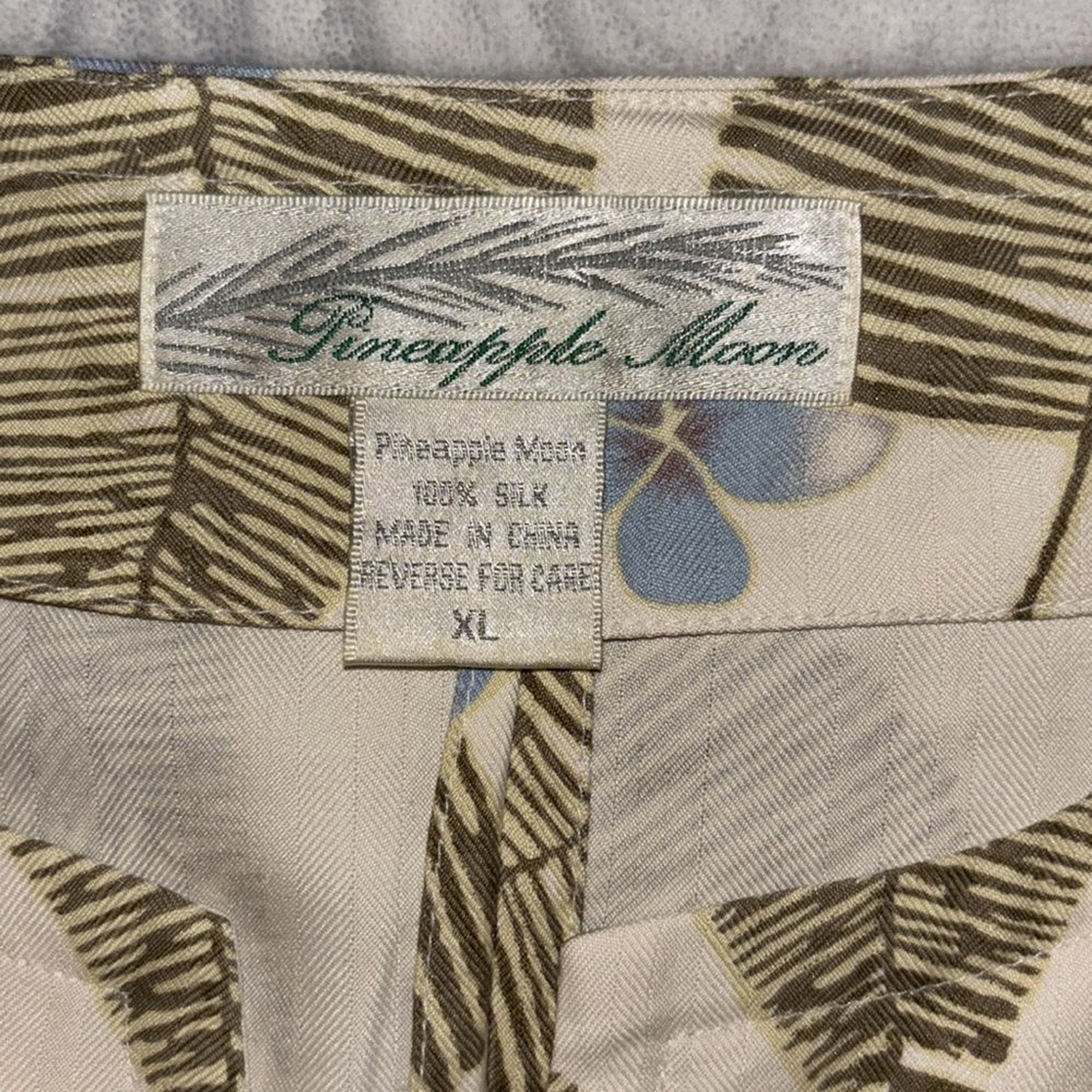 Vintage Pineapple Moon silk tropical vacation, Hawaiian print top. Sz XL.