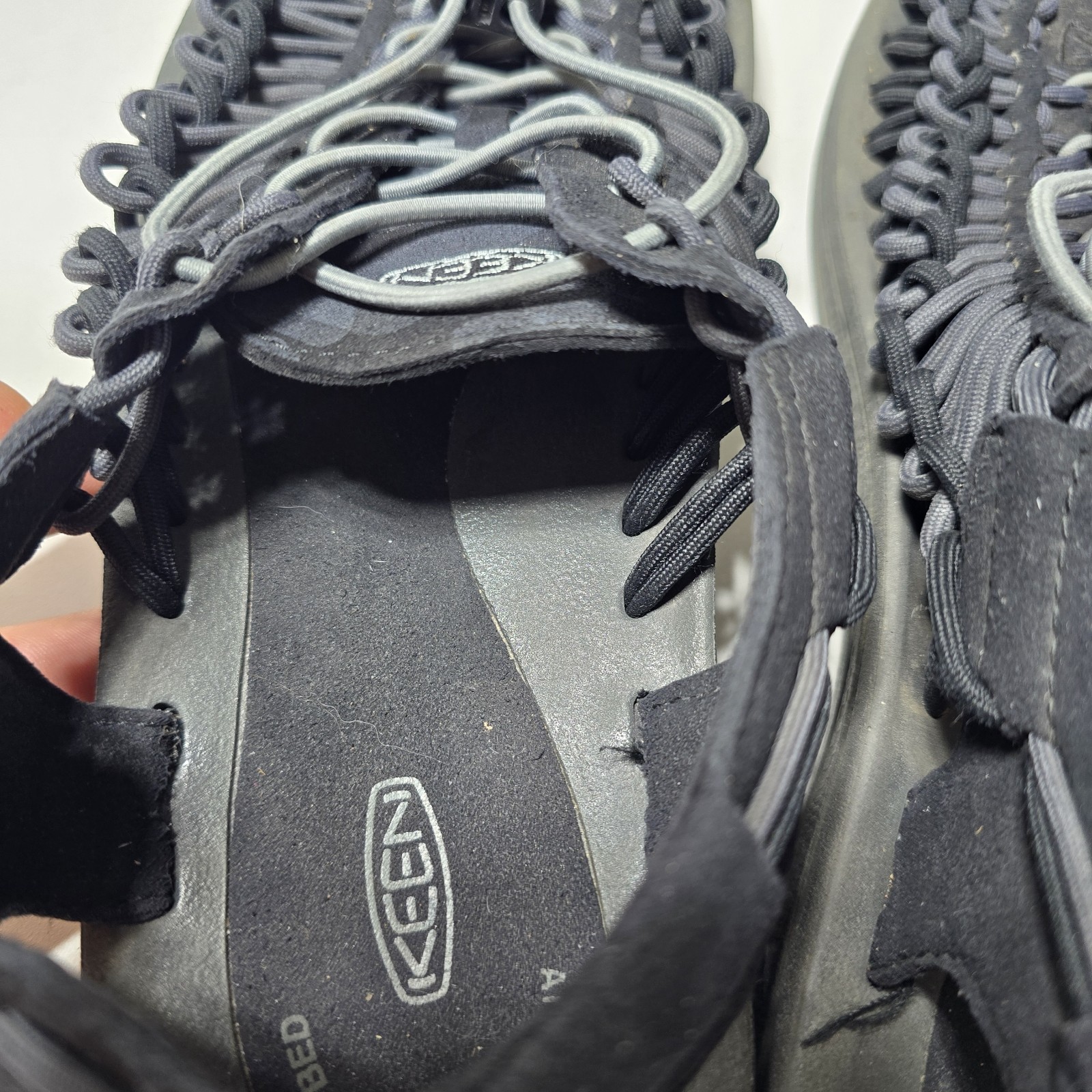KEEN Men’s Uneek Classic Two-Cord Sandal Black Gray Sz 10.5