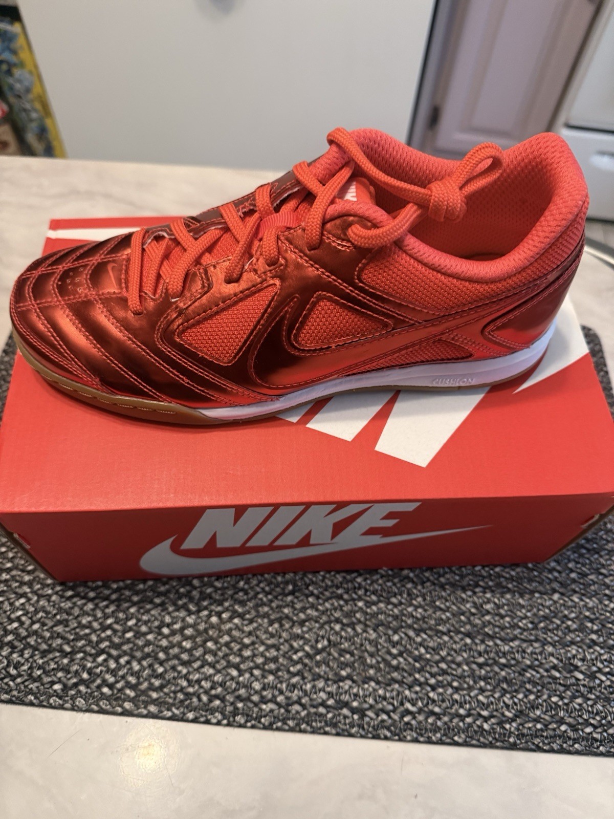 Nike Gato LV8 Red Low Top Lace Up Indoor Soccer Sneakers IB3568-600