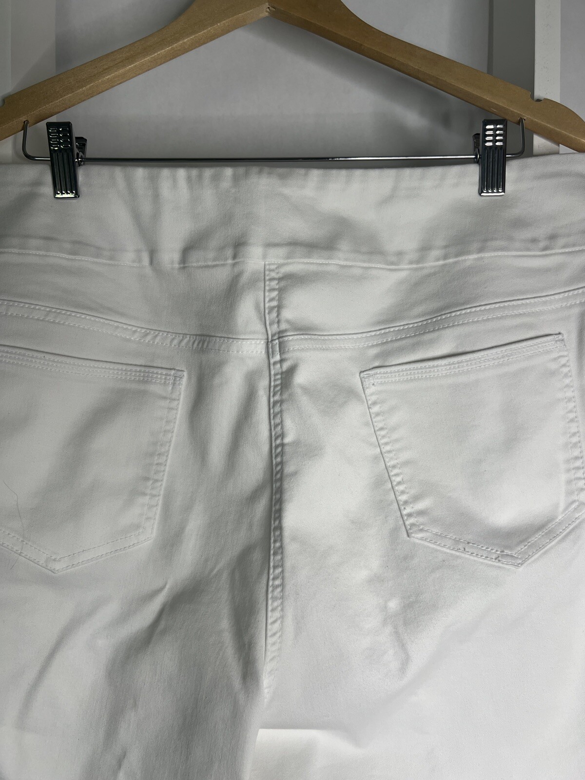 Westbound Crop Pants Woman 20W White Stretch Pockets 21 in Inseam Med Wt Fabric