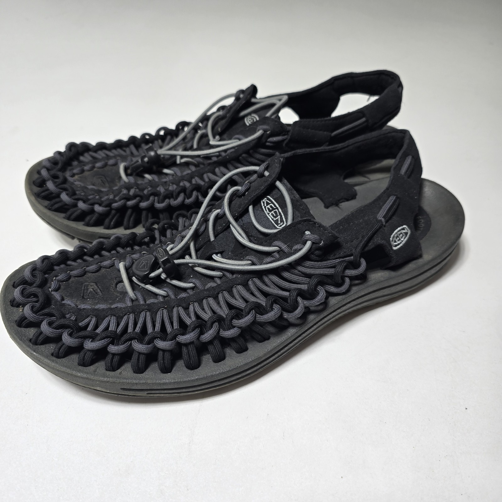 KEEN Men’s Uneek Classic Two-Cord Sandal Black Gray Sz 10.5