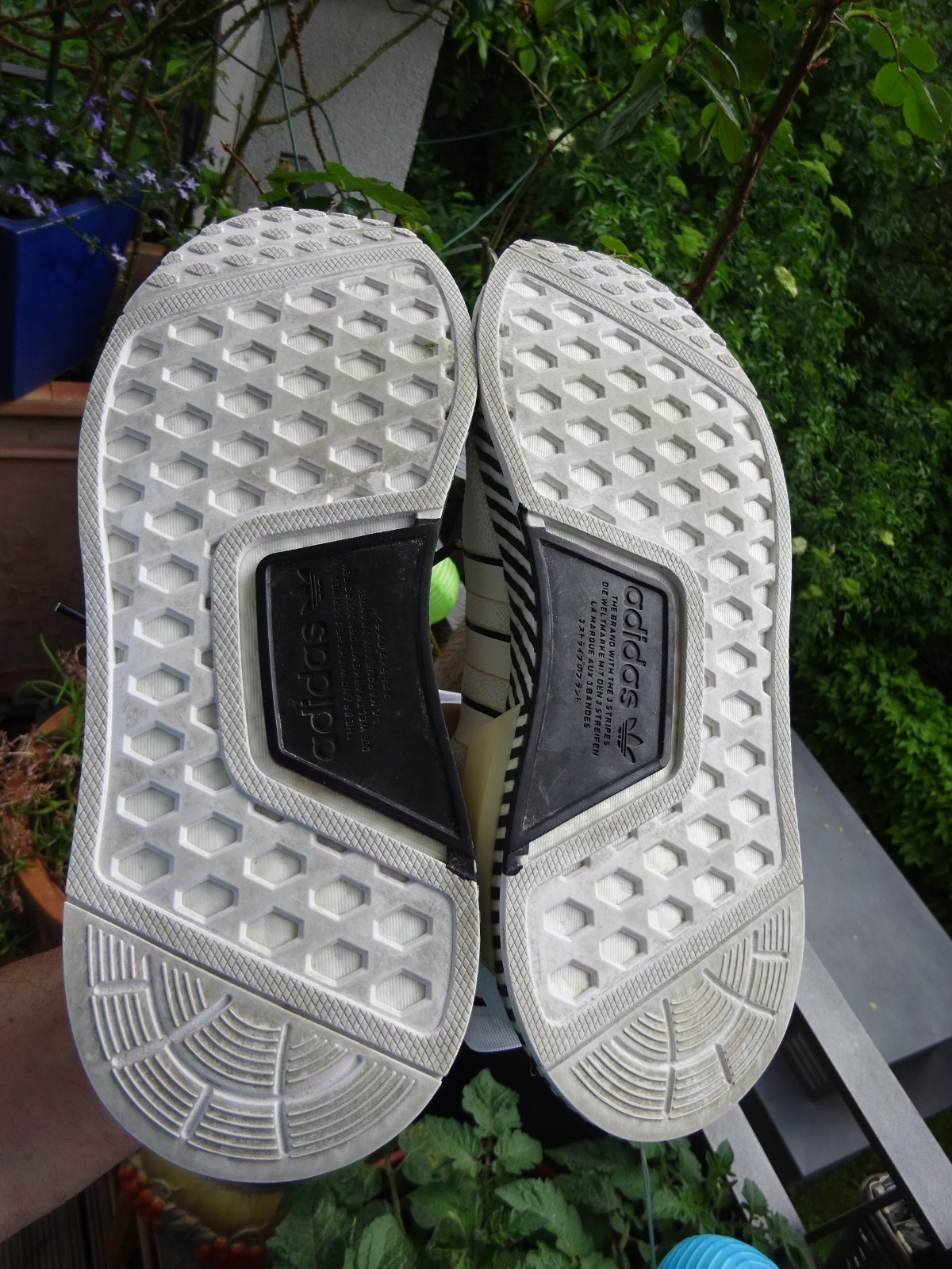 Adidas FY2108 NMD R1 V2 Dazzle Pack Cloud White trainers size 37 1/3 (UK4.5) for new