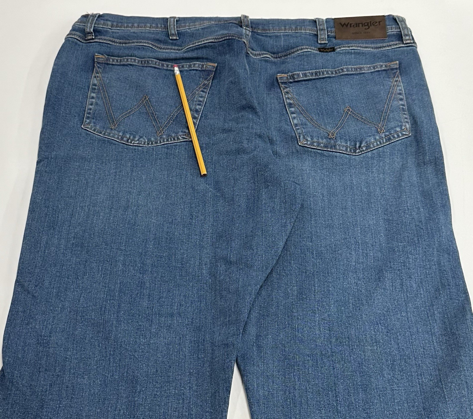 Wrangler Men’s Regular Fit Regular at Seat & Thigh Pants, Blue, Size 40X30