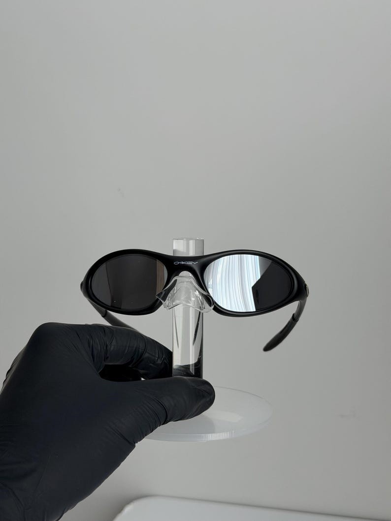 Oakley Minute 1.0 Sunglasses Black Frame Silver Lens Y2K Retro