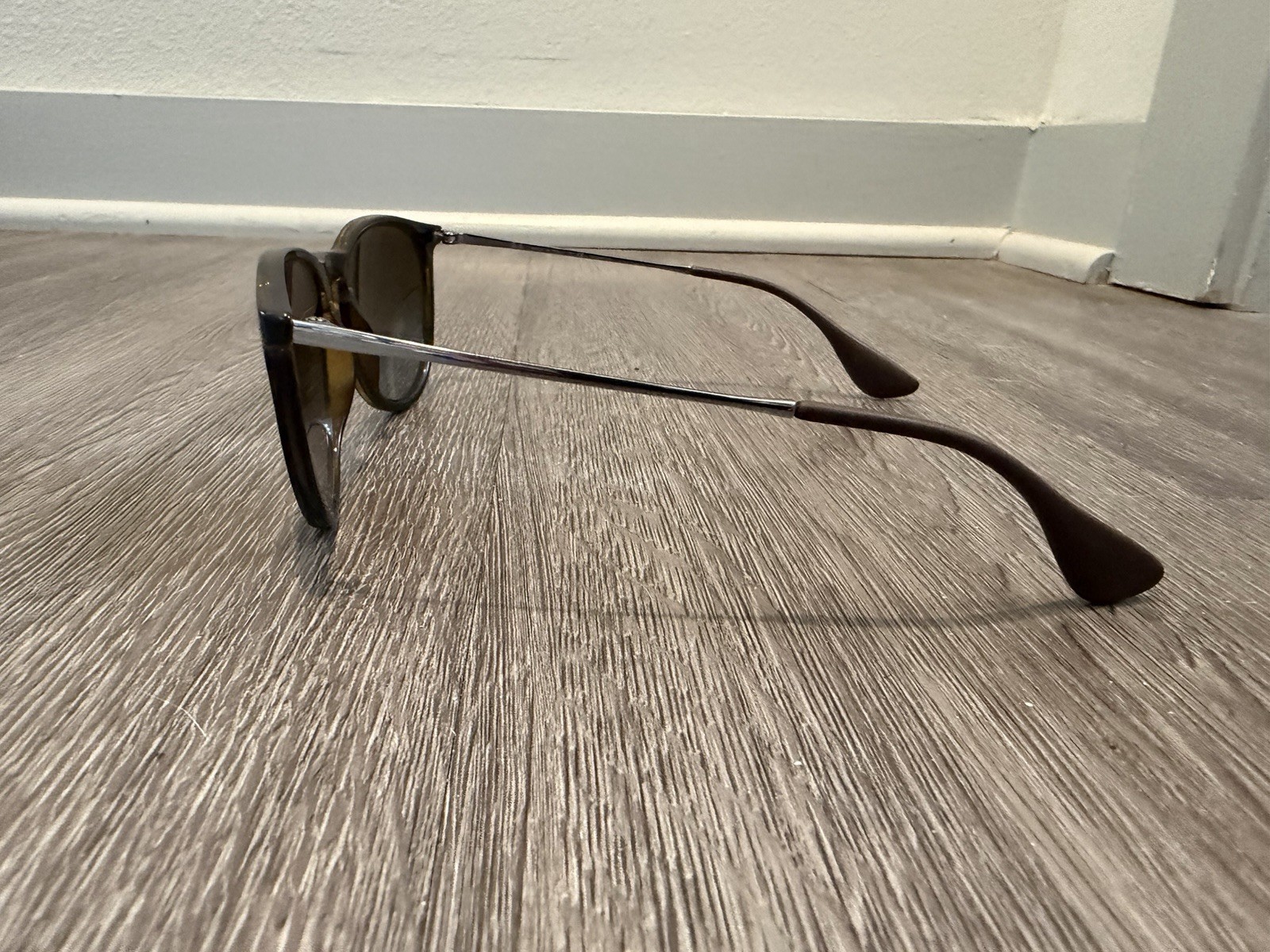 Authentic RAY-BAN ERIKA RB4171 710/T5 WOMEN’S POLARIZED SUNGLASSES 54mm Lens