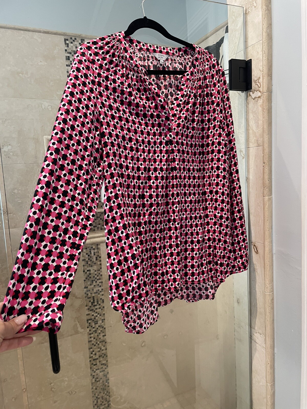 Crown & Ivy Pullover Top Tunic Large Long Sleeve Pink Red White Black