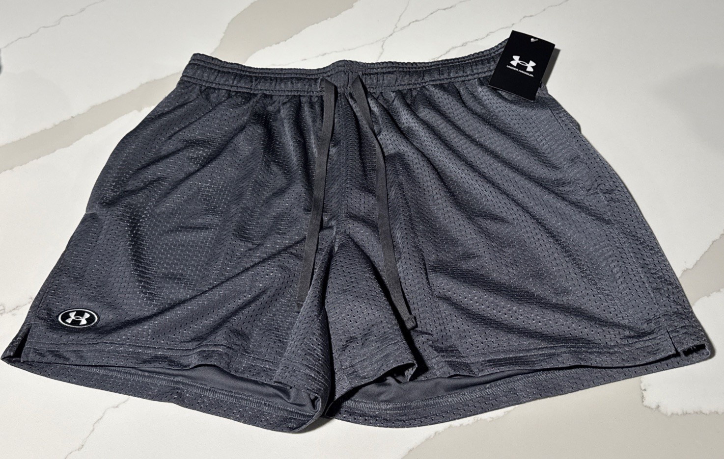 Under Armour 5″ Icon Mesh Shorts LARGE Retro Mid Thigh W/ Pockets Gray NWT GREY