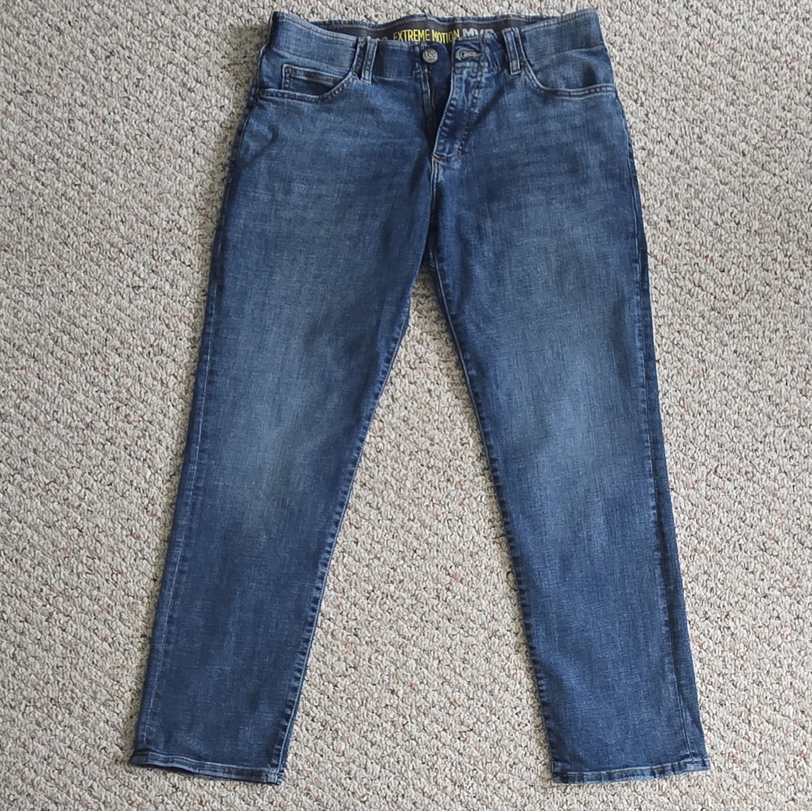 Lee Extreme Motion Blue Medium Wash Straight Fit Tapered Mid Rise Stretch Jeans