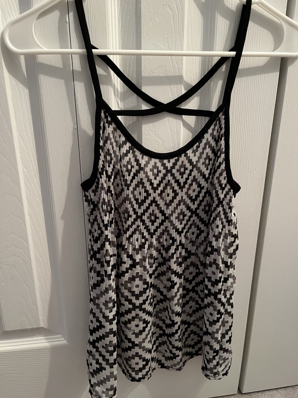 Black And White XS Loose Fitted Spaghetti Strap Thin Tank Top