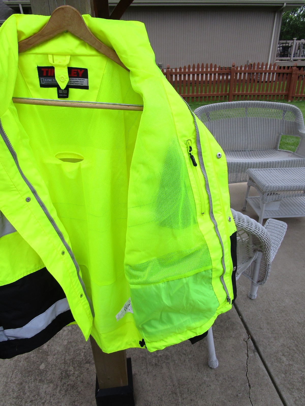 Tingley J24122 Icon Jacket Large High Vis Green 100% Water/Windproof Class 3