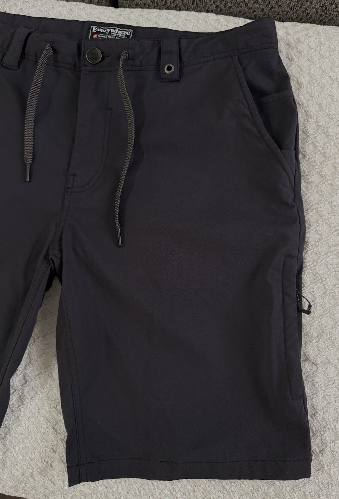 686 Everywhere Hybrid Short Relaxed Fit Size 34 Navy Blue 11” Inseam 10 Pockets