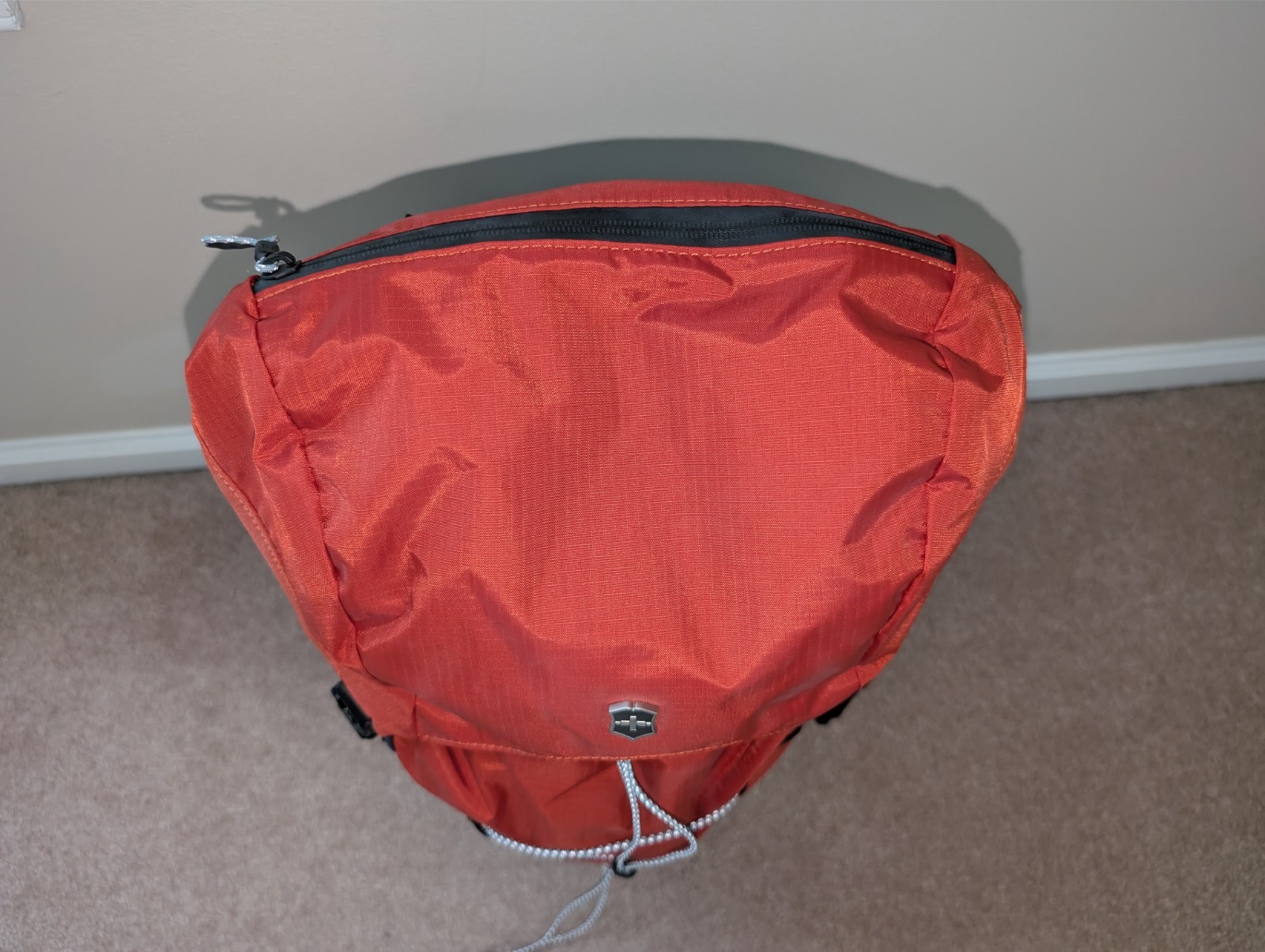 NWT Victorinox Altmont Active Lightweight Captop Backpack, Orange/Navy, 26L
