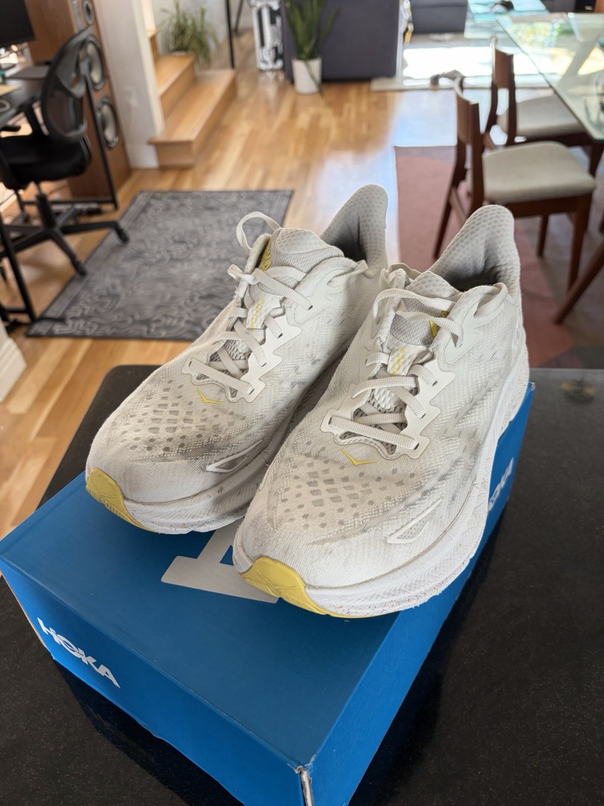 Hoka Clifton 9 Lemonade – size 9.5