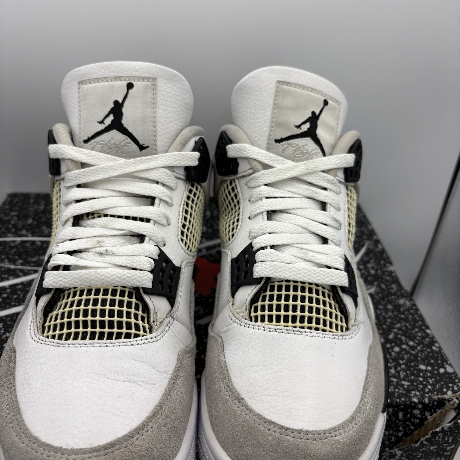 Jordan 4 Retro Military Black Size 9.5 Pre-Owned DH6927-111 White Grey