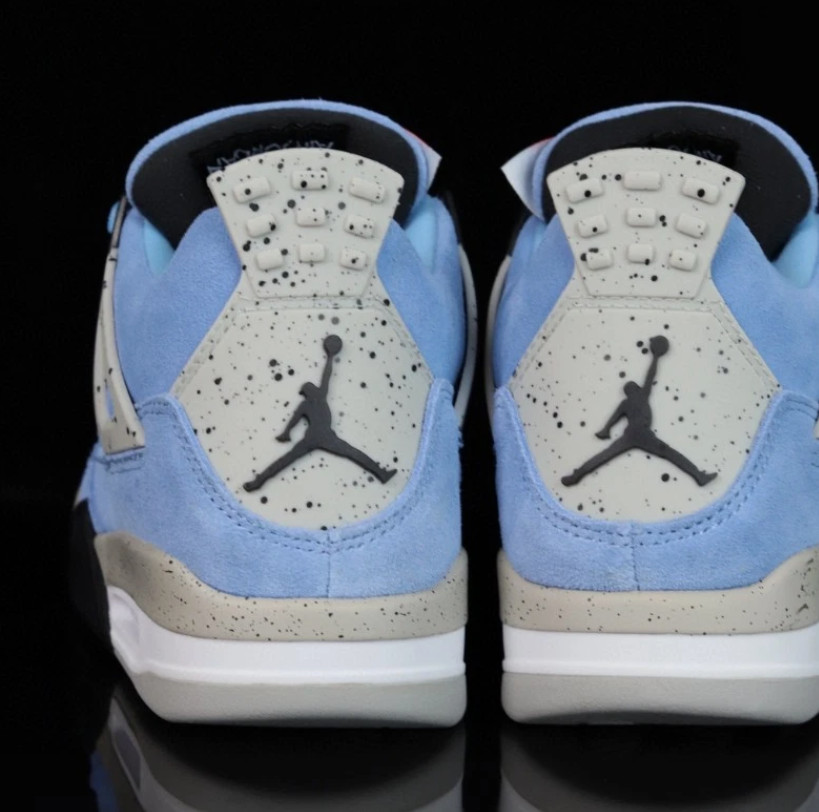 Men’s Jordan 4 Retro “University Blue” Mid Top Basketball Shoes