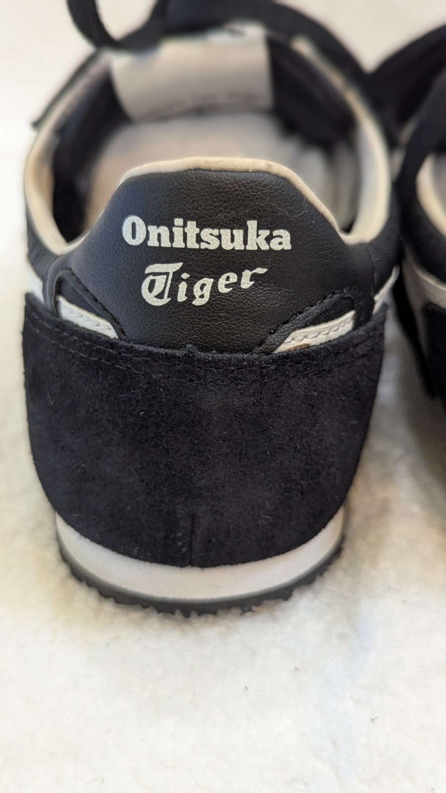 ASICS Onitsuka Tiger Serrano Black/White Classic Shoes Size 8.5 Womens