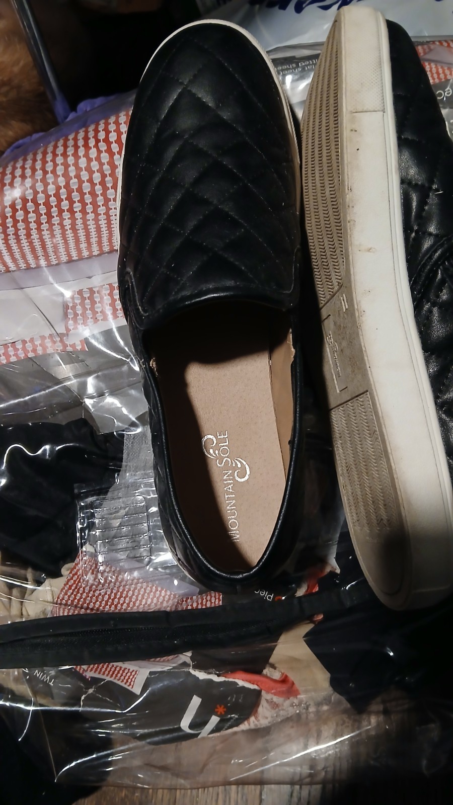 Mountain Sole Women’s Black Quilted Slip-On Flat Shoes Solid Pattern Round Toe