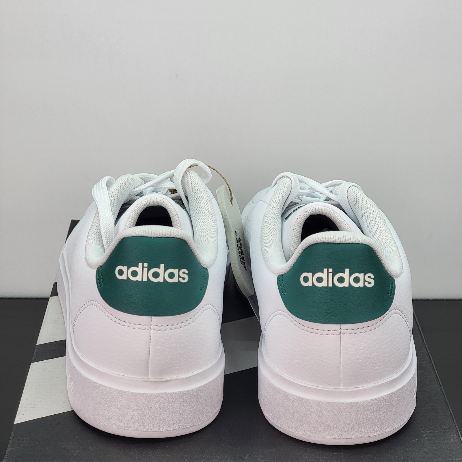 Adidas Advantage Men’s Size 9.5 Athletic Shoes White Green Casual Sneakers