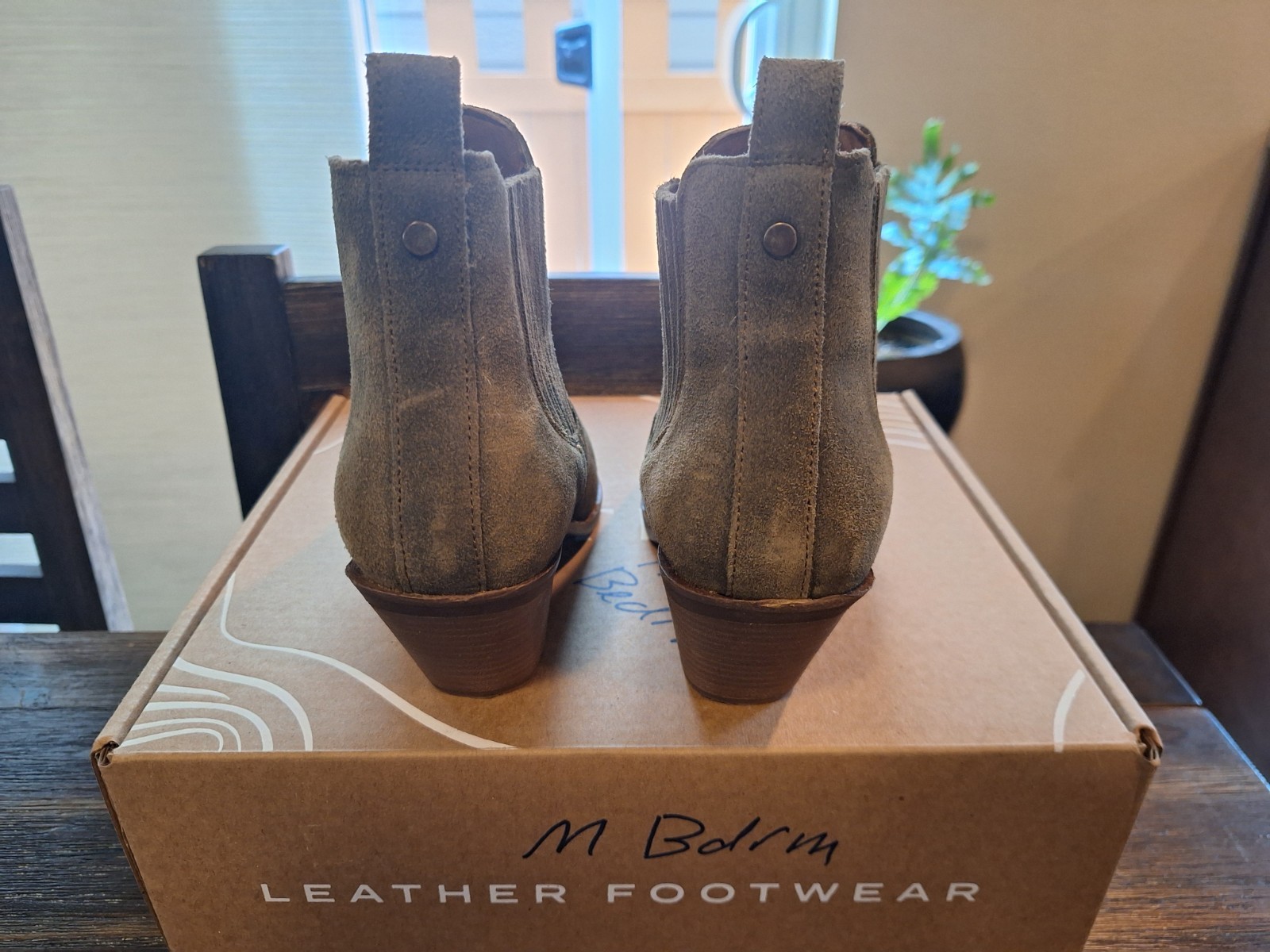 Patina Suede Dakota Western Ankle Boots Olive Green Women’s sz 8 Pointed Toe