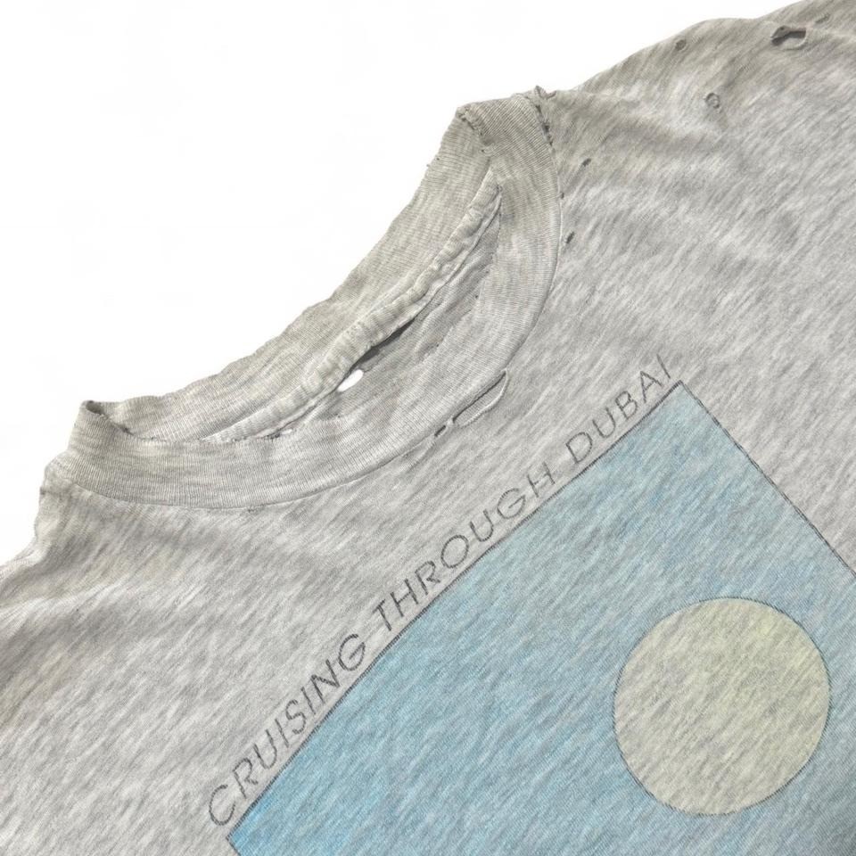 Vintage 90s ‘Cruising Through Dubai’ United Arab Emirates Thrashed T-shirt L 21″
