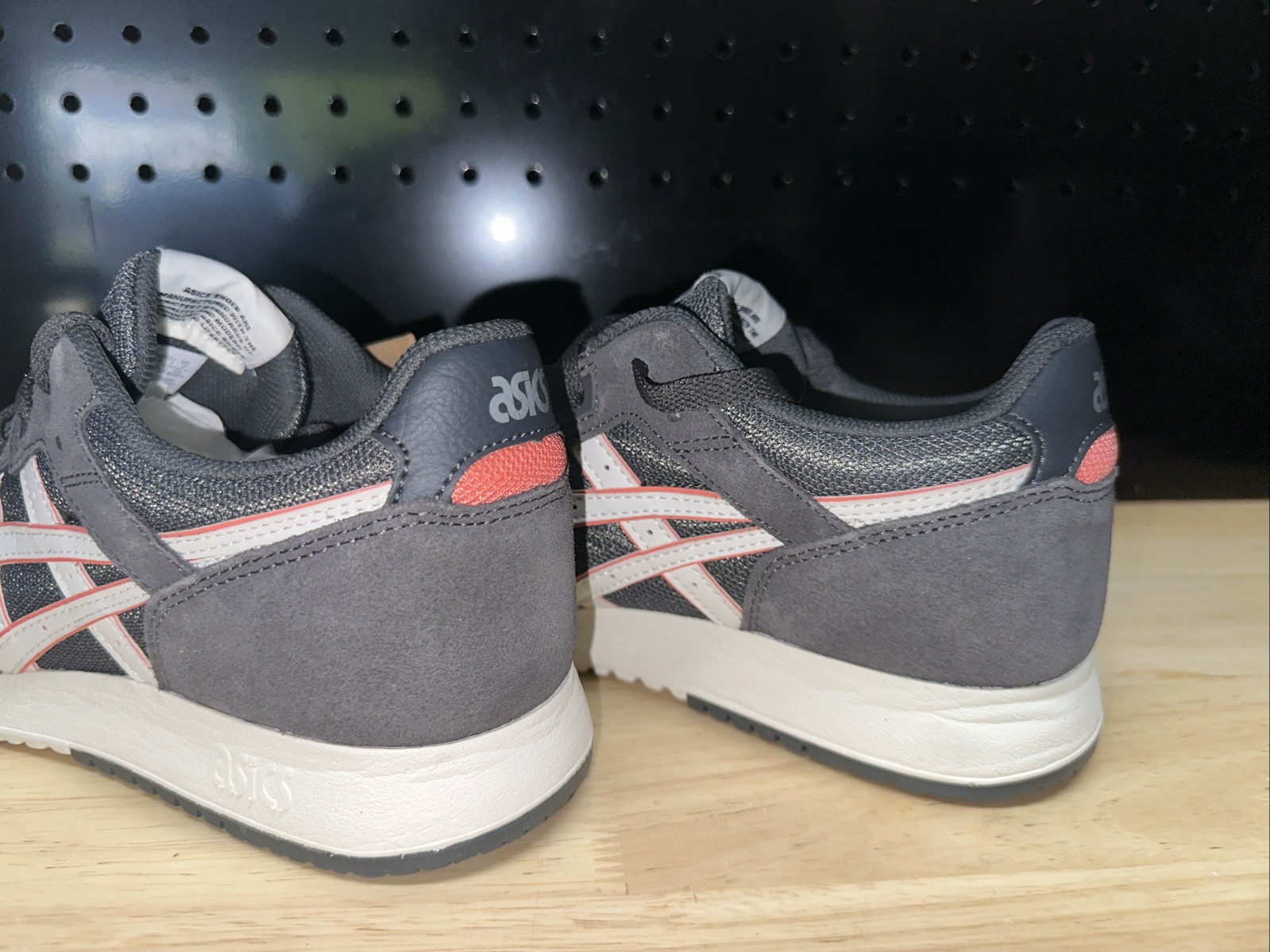 RARE ASICS Men’s SIZE 7 Lyte Classic ‘Clay Grey Red’ 1201A477-025