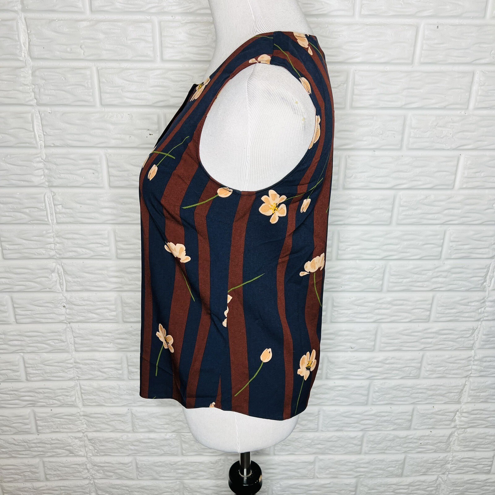 CAbi Scroll Top #3600 Sleeveless Blouse Navy Burgundy Stripe Size XS