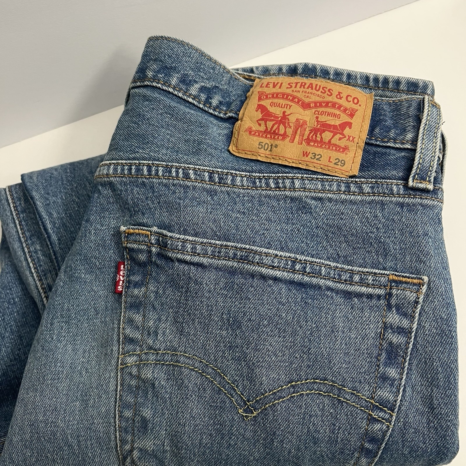 Levis 501 32×29 Mens Straight Jeans Regular Fit Light Wash Blue Denim Button Fly