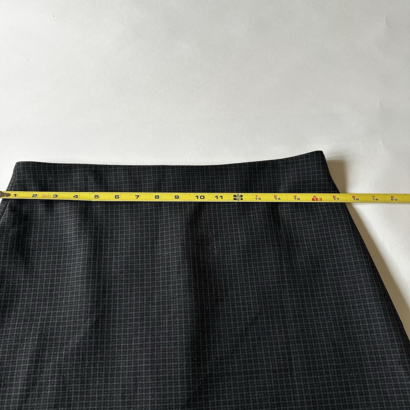 Aritzia Wilfred Charcoal Plaid Mini Skirt — Size 12 academia preppy