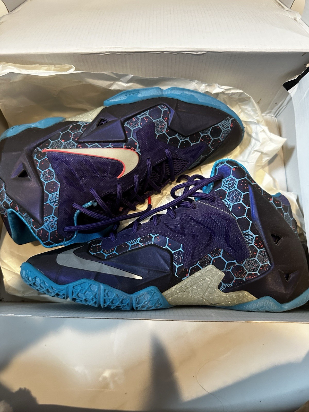 2014 Nike LeBron 11 ‘Hornets’ Size 6Y