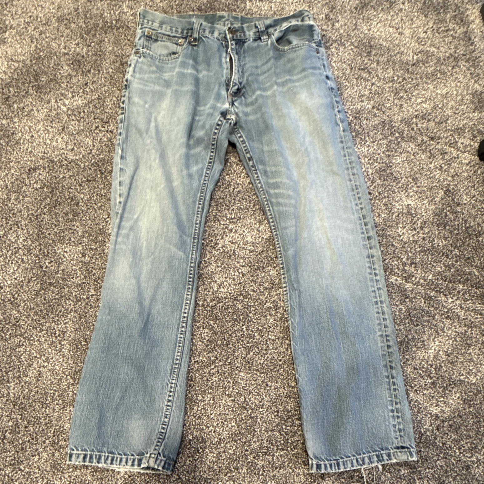 Levi’s Men’s Blue Light Wash Denim Jeans Slim Fit Straight Low Rise