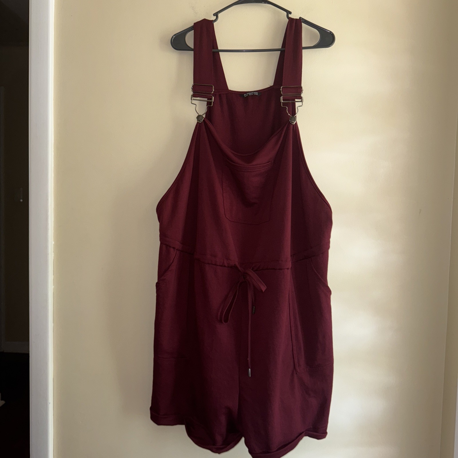 Bloomchic burgundy Romper Women Sz 22-24. Adjustable straps in pocket.