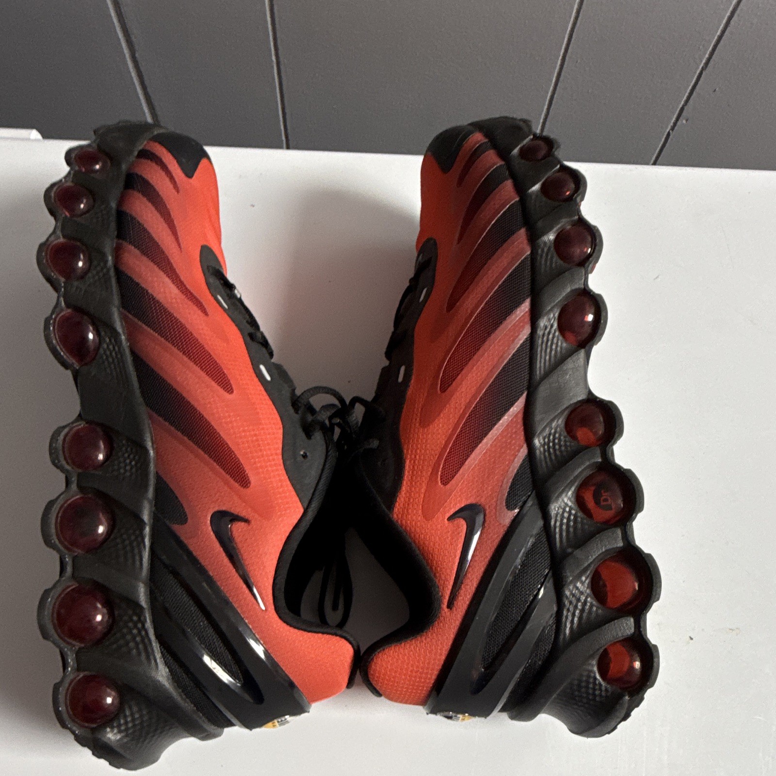 Nike Air Max DN8 Black Bright Crimson Low Top Mesh Lace Up Sneakers FQ7860-008