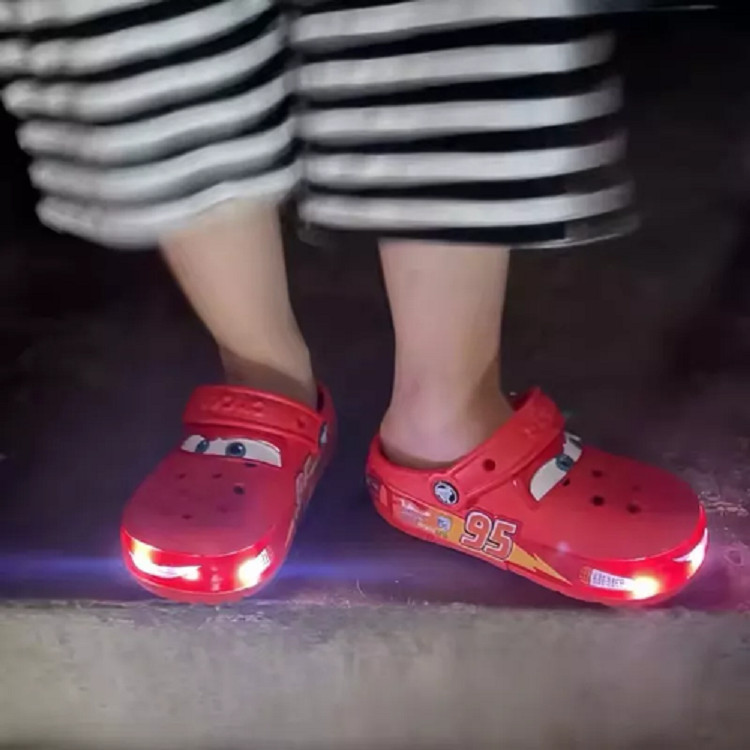 Kid’s LIGHT-UP Lightning McQueen Crocs boys girls Shoes Clog Disney C8-J3 Size !