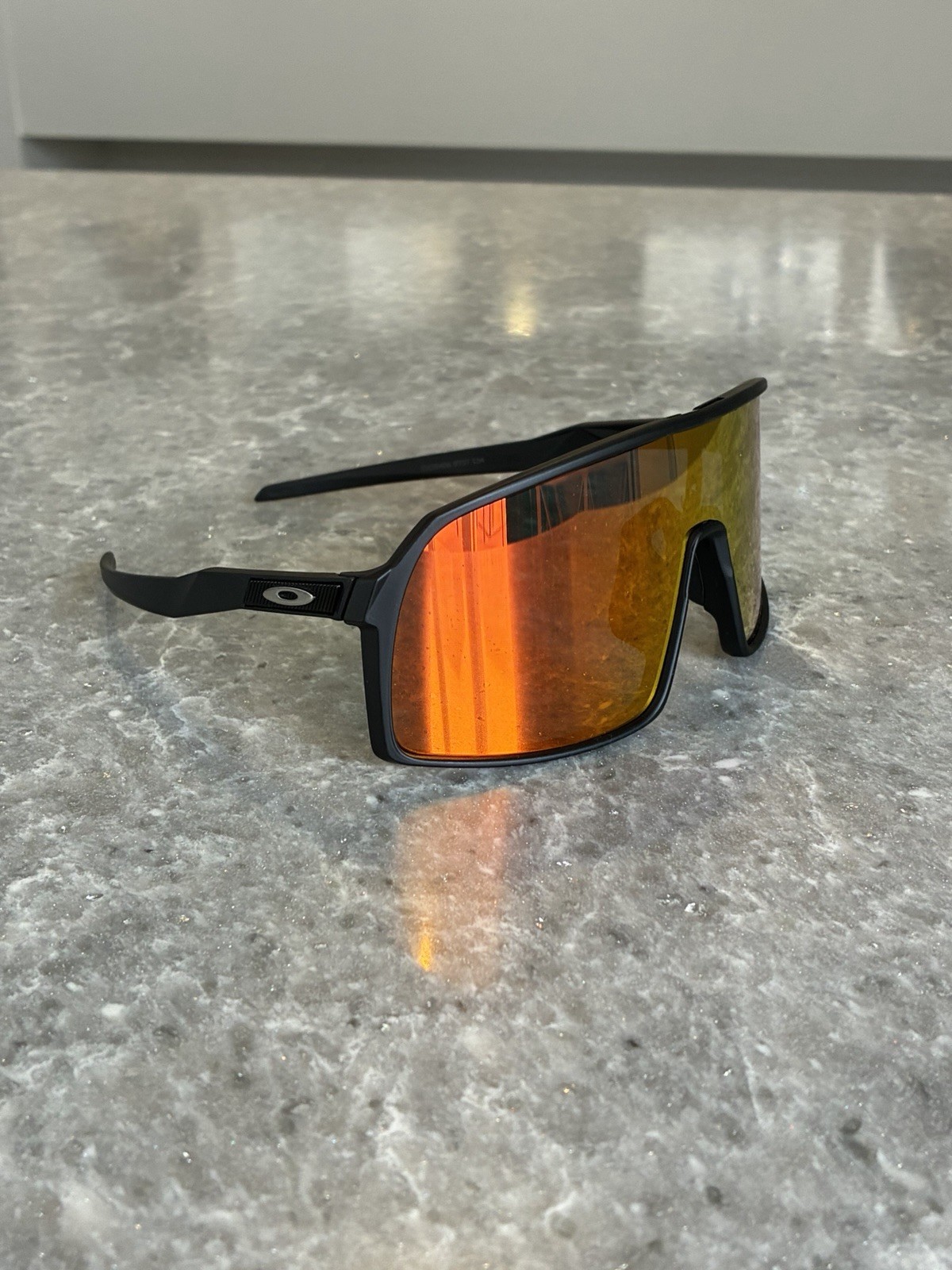 NEW OAKLEY OO9406 Sutro Rectangular Sunglasses Black frame – Orange Prizm lens