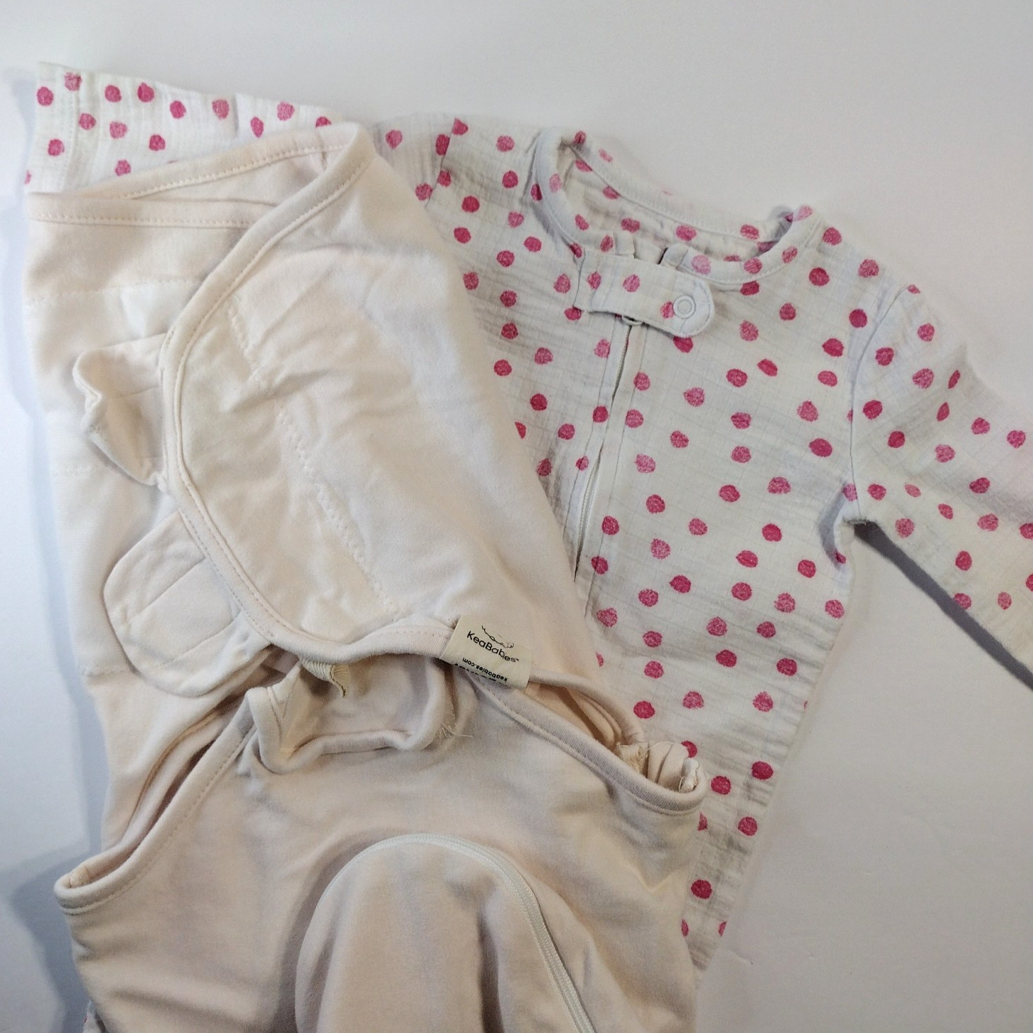 KeaBabies Soothe Zippy Swaddle Wrap 0-3M & Aden Girls Footed Sleeper 0-3M Pink