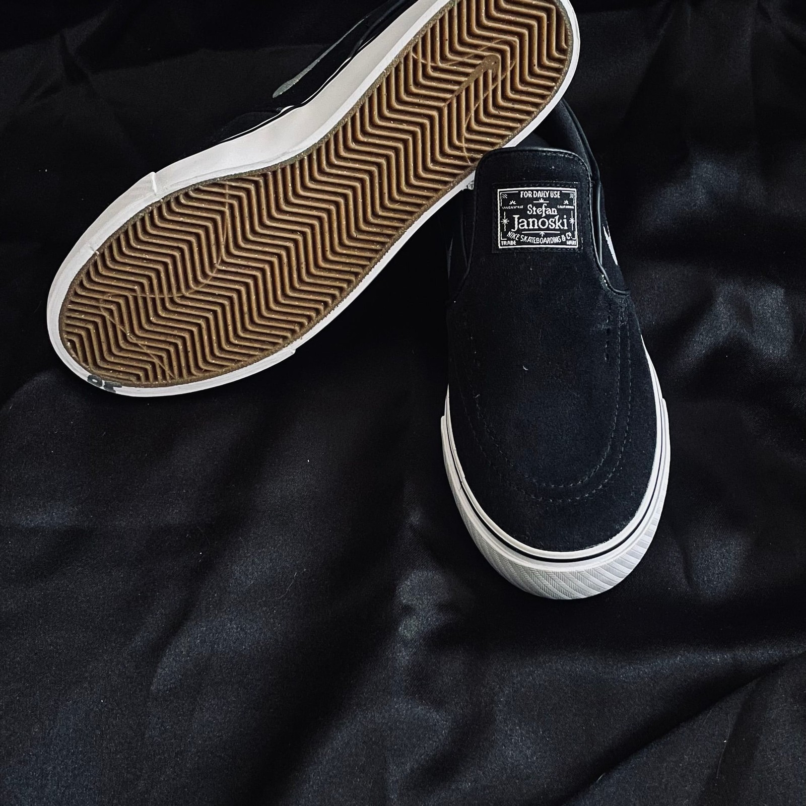 Mens 5.5 Nike SB Janoski+ Slip Skate Shoes Black White Suede