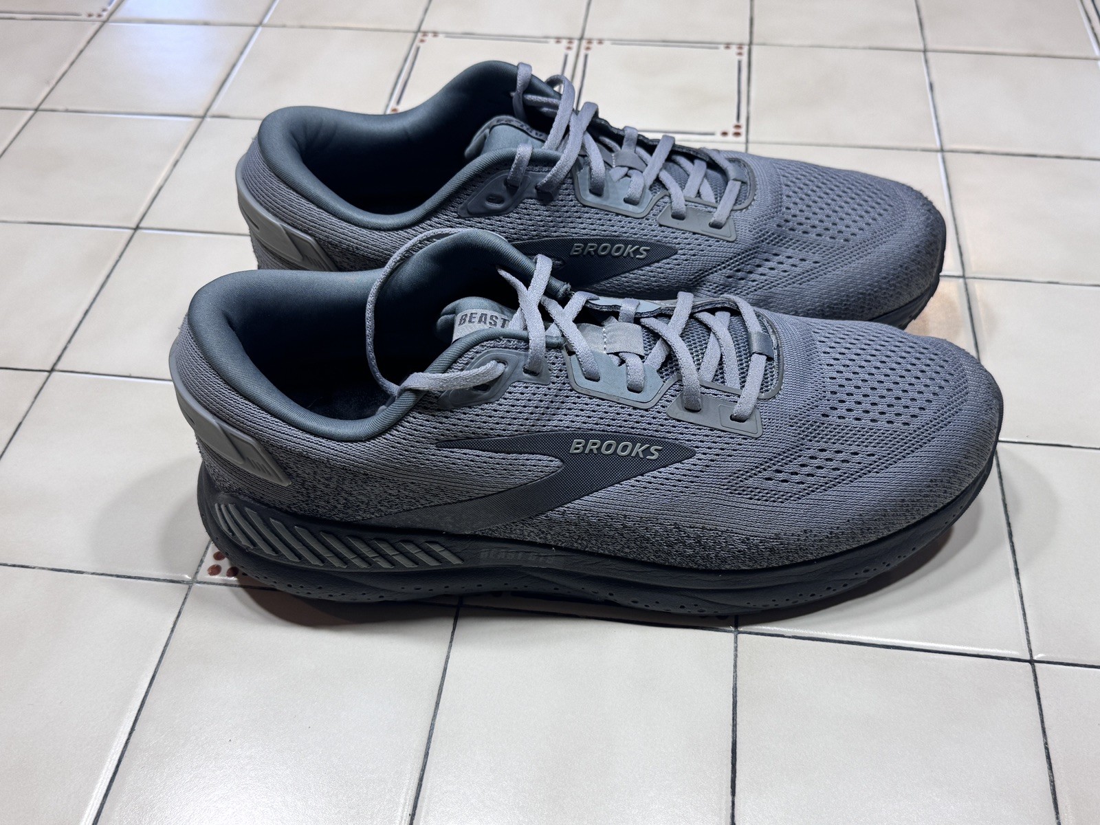 Brooks Beast GTS 24 Mens Size 13 EE Width Primer Gray/Ebony 1104251D069
