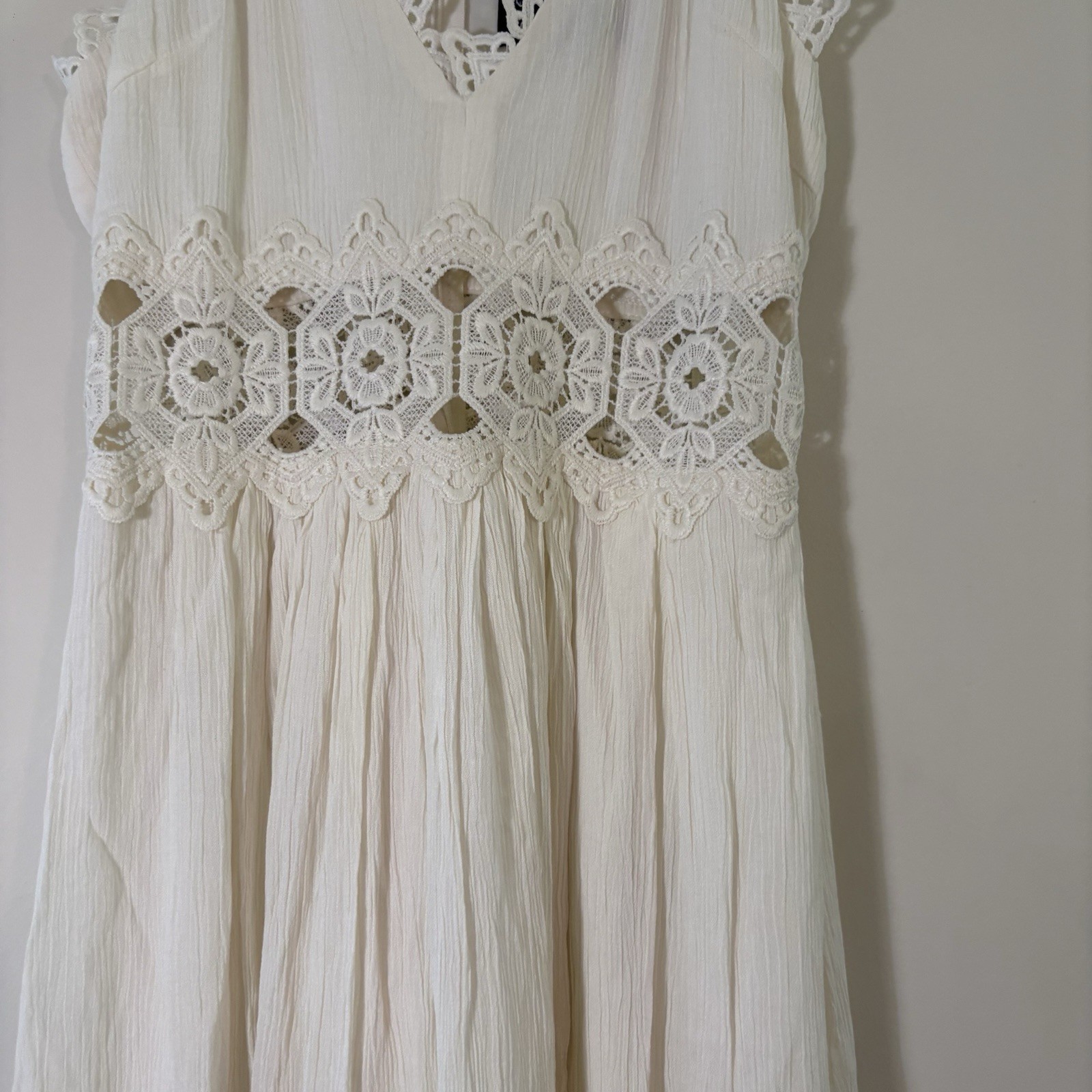 Lulus Women’s XS White Lace V-Neck Spaghetti Strap Sleeveless Maxi Dress