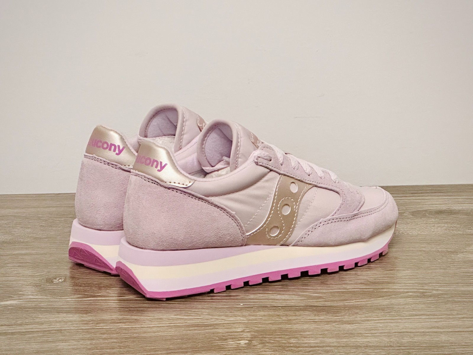Size 6 Women’s – Saucony Jazz Triple (Orchid | Metallic) w/ Extra Laces