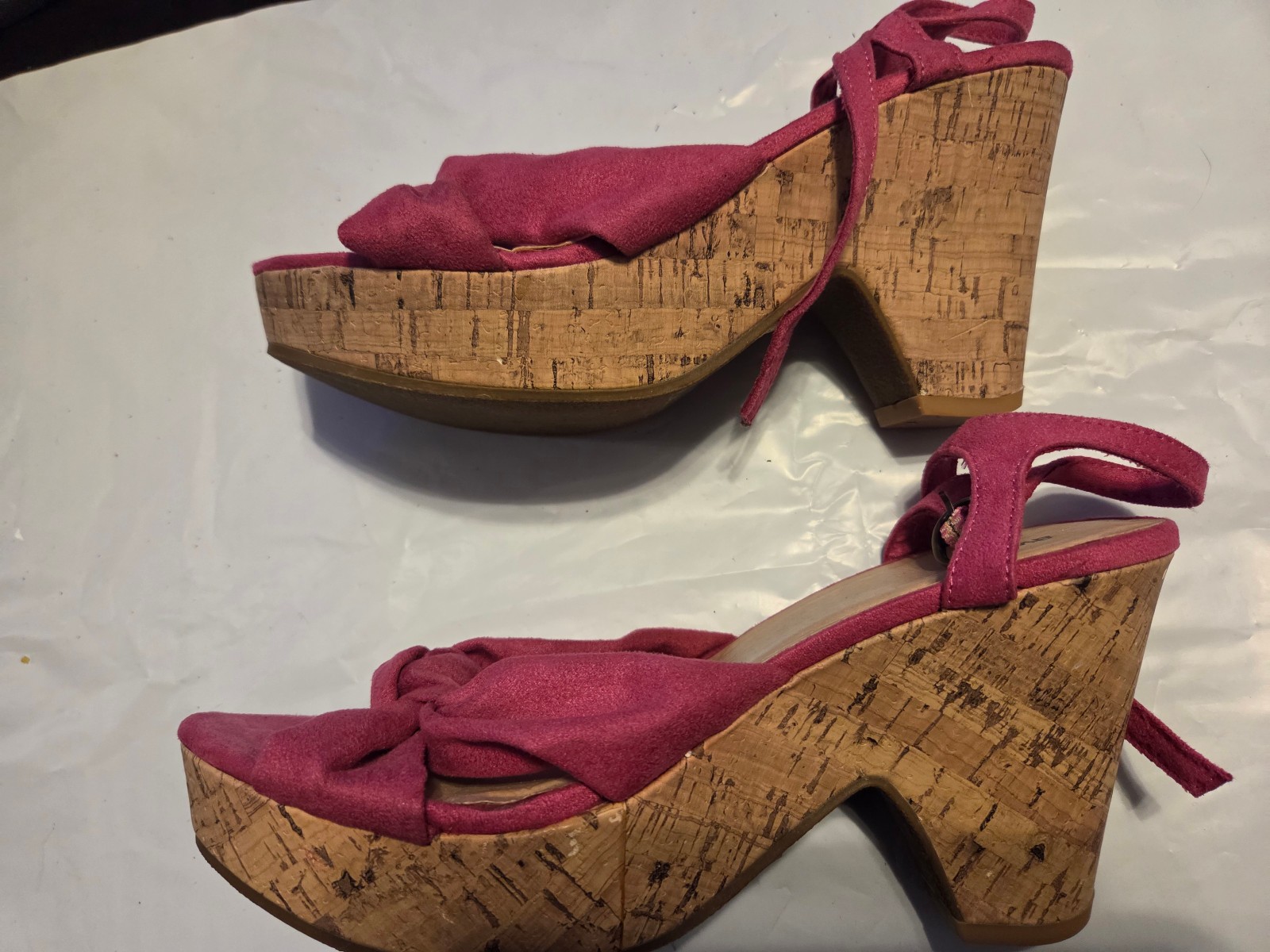 Harper Hot Pink Faux Suade type fabric cork platform chunk heel size 9W Used x1
