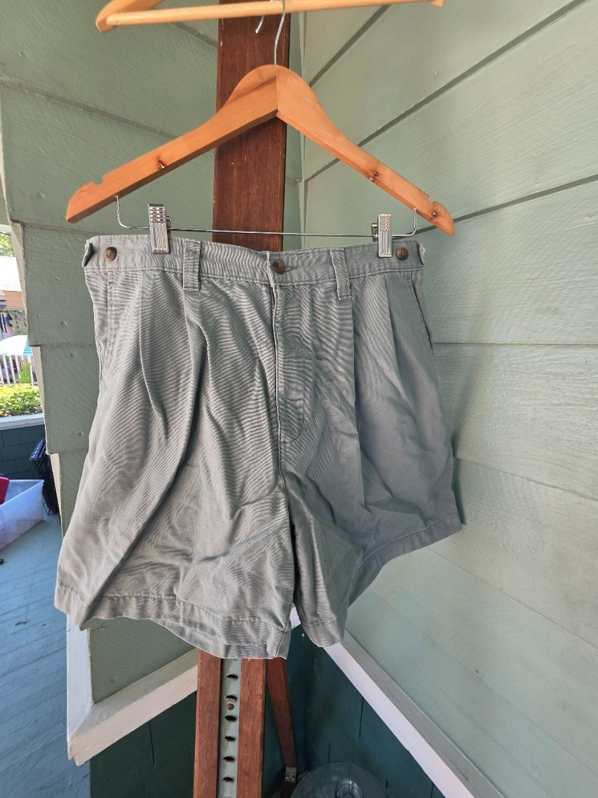 Dockers Green Khaki Shorts Womens 32 Waist High Rise Pleated Walking Shorts
